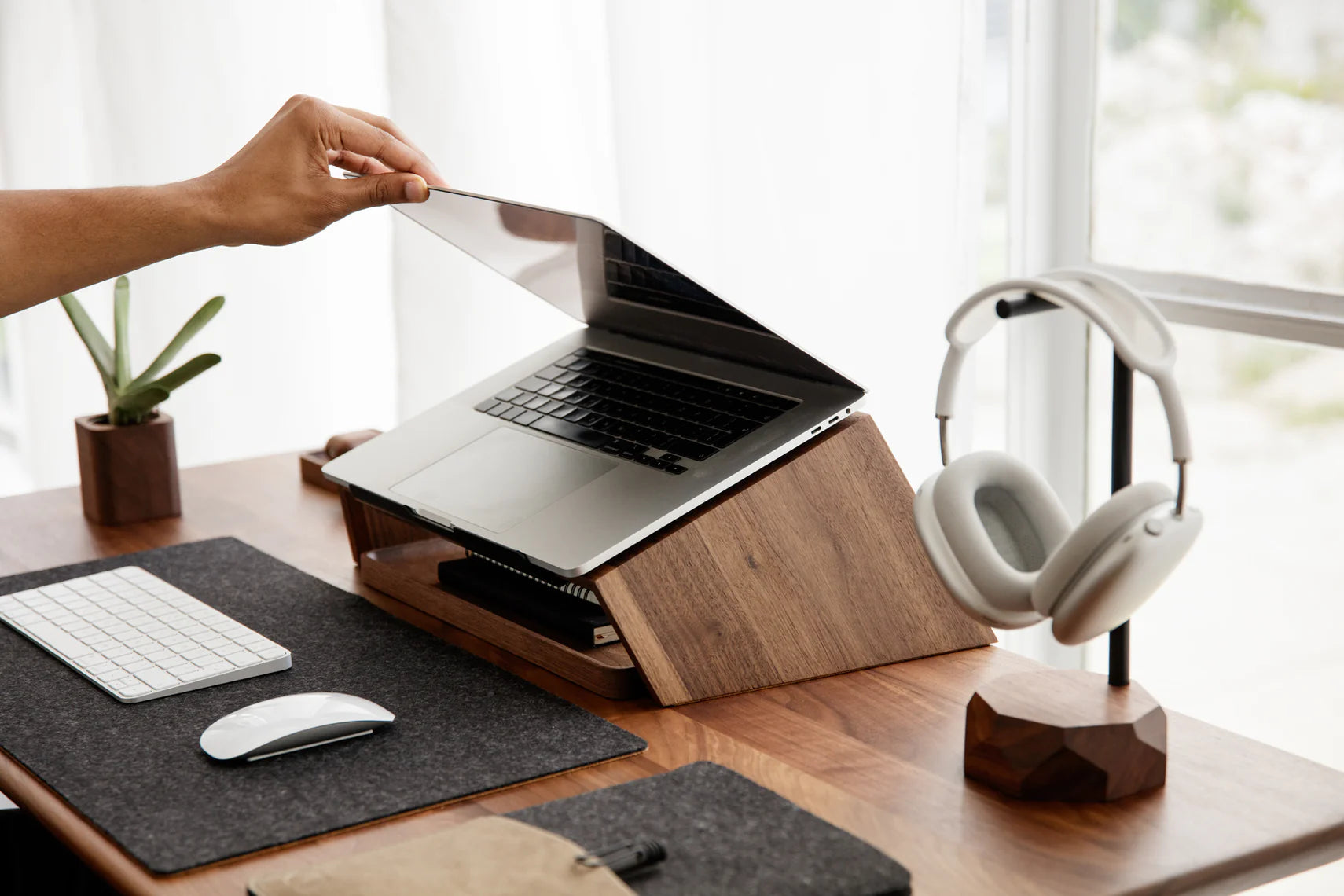 Oakywood laptop stand deals