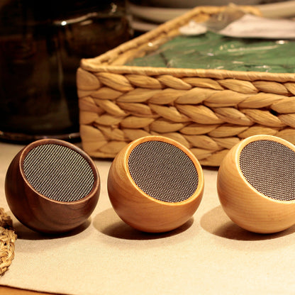 range of three different tumbler speakers by gingko