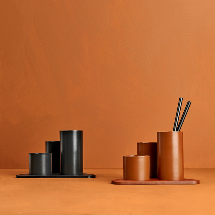 black and brown versions of the Uniqka Manhattan pen pot